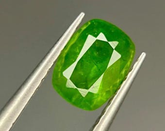 1.05 Carat Natural Demantoid Brilliant Green Garnet Faceted Cushion Cut 7.00 x 5.00 x 3.00 mm. Loose Gemstones for Jewelry Making and Gifts.