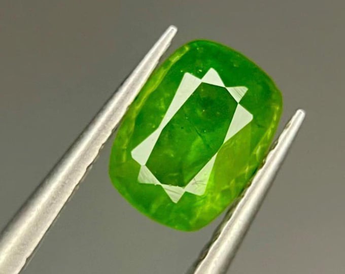1.05 Carat Natural Demantoid Brilliant Green Garnet Faceted Cushion Cut 7.00 x 5.00 x 3.00 mm. Loose Gemstones for Jewelry Making and Gifts.