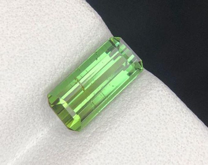 1.80 Carat Green Tourmaline. Faceted Rectangle Cut. Loose Gemstones for Jewelry. SI. Natural Untreated. 9.9 x 4.69 x 3.91 mm