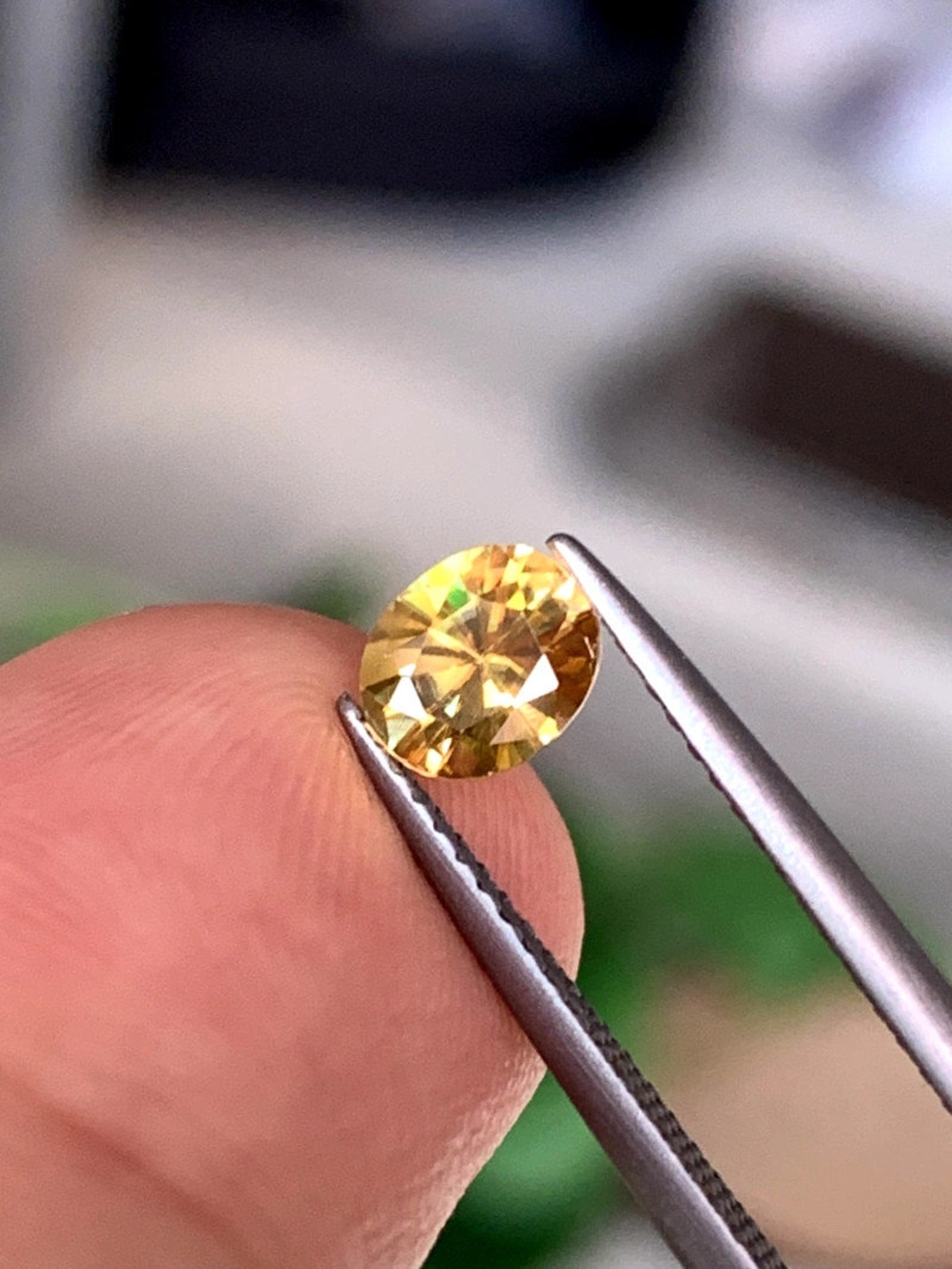 Sphène naturel de Madagascar- Poire 3.42 Carats