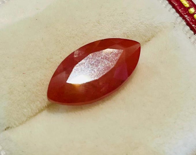 2.60 Carat Sunstone Orange Red Faceted Classic Marquise Cut 13.800 x 7.100 x 4.500 mm Loose Gemstone for Jewelry Making. Genuine Earth Mined