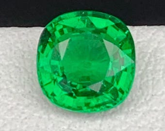 0.88 Carat Natural Tsavorite Garnet Gemstone. Natural Faceted Loose Gemstones for Jewellery. Medium Green. Untreated. 5.5 x 5.8 x 3.2 mm.