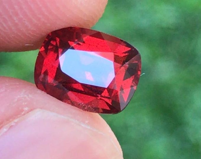 2.25 Carat Natural Deep Red Madagascar Garnet Unheated 8.500 x 6.600 x 4.600 mm Loose Gemstone for Jewelry Making and Gifts. Earth Mined.