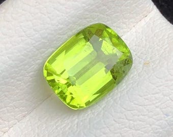 2.00 Carat Genuine Mined Peridot Faceted Loose Gemstone for Making Jewellery. Cushion Cut. 8 x 6.3 x 3.7 mm. Birthstone. Untreated. VS Grade