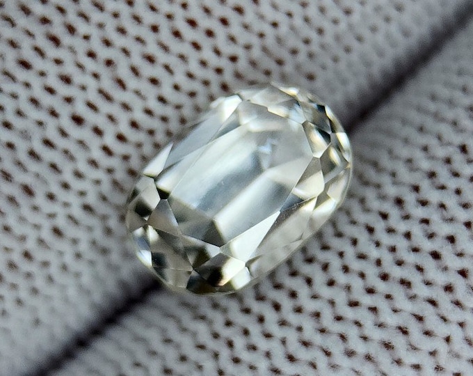 4.39 Carat Triphane Kunzite Natural Loose Gemstone (Not Lab Created). Large Faceted Oval for Jewellery Making. Birthstone. Genuine Mined