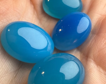 15.00 Carats Authentic Blue Chalcedony Cabochon. Earth-Mined Gemstones for Making Jewellery. Birthstone Gifts. 17.8 x 12.9 x 7.5 mm