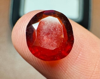 2.75 Carat Genuine Hessonite Garnet. Rust Red Loose Gemstone for Making Jewellery. Faceted Oval Cut. Unheated. 9.3 x 8 x 3.7mm.