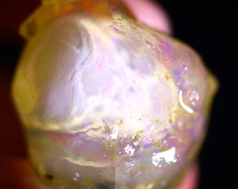 66 Carats Ethiopian Crystal Specimen Rough. Rough Opal Loose Gemstone. Birthstone for Wire Wrapping. Phantom Halo Opal. Unique Colouration.