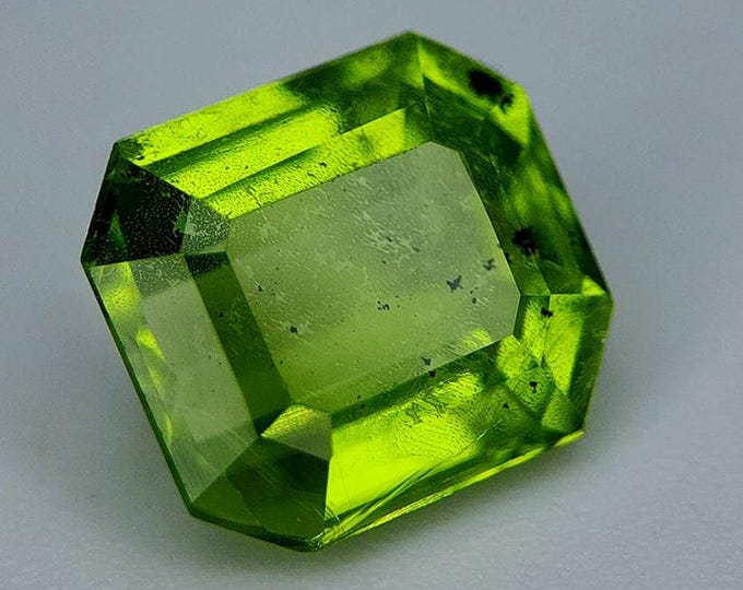 3.71 Genuine Mined Peridot Faceted Loose Gemstone for Making Jewellery. Square Cut. 10 x 9 x 5 mm. Birthstone. Untreated. SI Grade