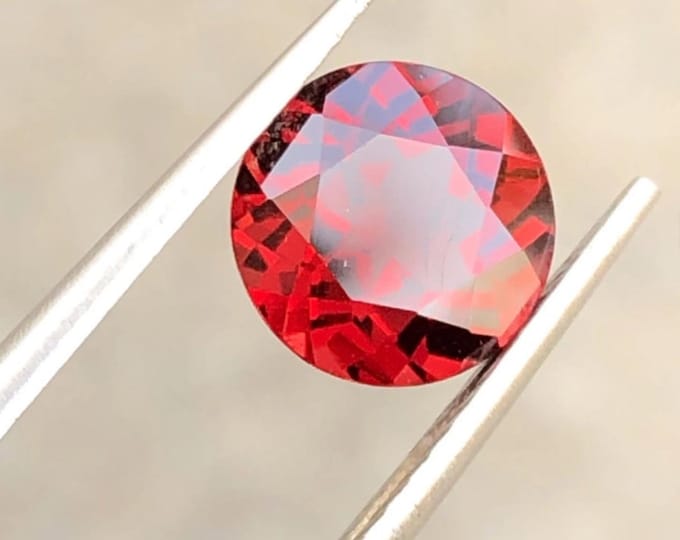 1.85 Carat Natural Deep Red Spessartine Garnet Unheated 7.900 x 7.950 x 3.900 mm Loose Gemstone for Jewelry Making and Gifts. Earth Mined.