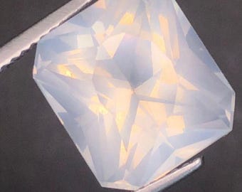8.00 Carat White Quartz. Loose Gemstone Faceted Fancy Cut. 12.8 x 11.3 x 9mm. VS. Quartz Gemstone for Jewellery. Birthstone.