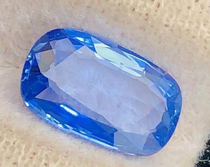 1.35 Carat Ceylon Blue Sapphire VVS Untreated 8.660 x 5.270 x 2.620 mm Loose Gemstone for Jewelry Making and Gifts. Genuine Earth Mined.