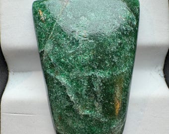 21.10 Carat Serpentine Gemstone. Beautiful Green for Pendant. Untreated. Cabochon. Unique Cut. Earth Mined. 26.5x 17.7 x 4.6mm