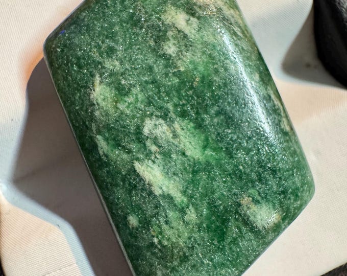 22.25 Carat Serpentine Gemstone for Necklace & Gifts. Beautiful Green for Pendant. Untreated. Cabochon. Unique Cut. Earth Mined. 27 x 16 x 5