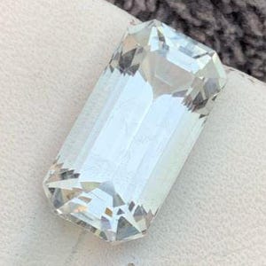 7.05 Carat Natural Light Blue Aquamarine. Faceted Emerald Cut Loose Gemstone. Birthstone Gifts. 15 x 8 x 7 mm. Genuine Mined. SI. Untreated