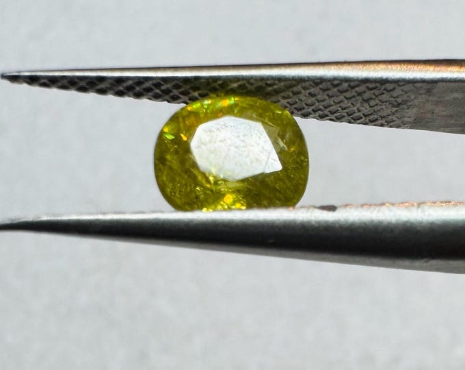 0.80 Carat Genuine Chrome Fire Sphene. Faceted Oval Cut. Loose Gemstones for Creating Jewellery. 6 x 5.2 x 3.3. Titanite. I Grade.