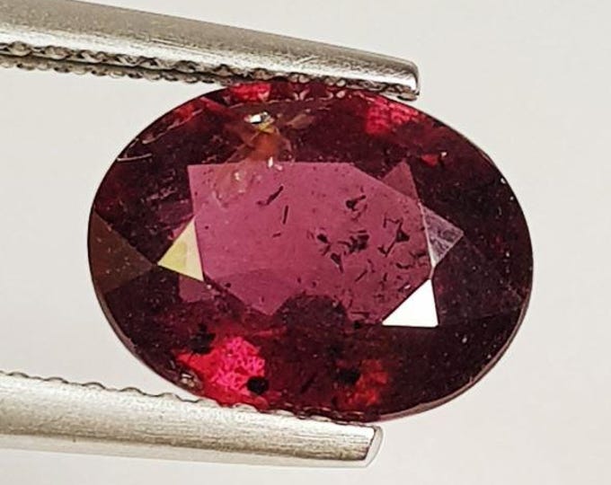 Red Rhodolite Garnet. 3.55 Carat Faceted Cut. SI. 10.3 x 8 x 5 mm. Untreated. Loose Gemstones for Jewellery. Birthstone. Earth Mined