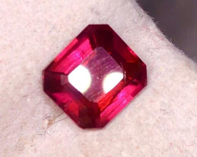 Rhodolite Garnet 1.70 Carat Natural Emerald Cut. Medium Red Unheated. 7.2 x 6.5 x 3.8 mm. Loose Gemstone for Jewellery. Earth Mined