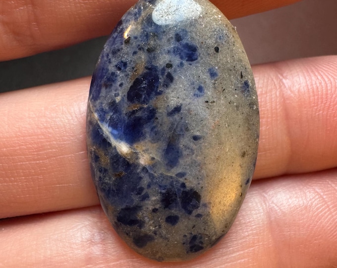 29.30 Carats Genuine Mined Sodalite. Beautiful Specimen for Making Jewellery. Palm Stones. Vibrant Blue. Perfect Gifts. 33.3 x 21.1 x 5.2mm