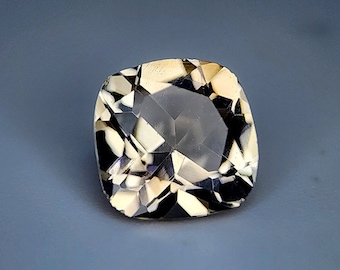 4.60 Carat Topaz. Genuine Mined. Faceted Cushion Cut Gemstone. VVS. Champagne Colour. Loose Gemstones for Jewellery. 8 x 8 x 5mm. Authentic.
