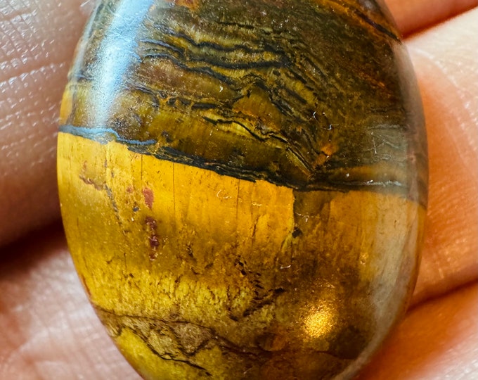 29.50 Tigers Eye Cabochon. Healing Stone. Oval Shape. Loose Gemstones for Jewelry. Genuine Mined. Untreated. Cabbed in Canada.