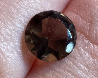 1.75 Carat Smokey Quartz. Earth-Mined Brown Quartz. Faceted Round Loose Gemstones for Jewelry. Untreated. 8 x 8 x 4.9mm. VS. Birthstone