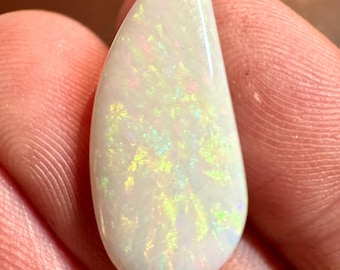 5.05 Carat Austailian Opal. Untreated. Earth Mined. Unique and Beautiful Loose Gemstone for Jewellery Making. 23.8 x 11 x 3.3 mm.