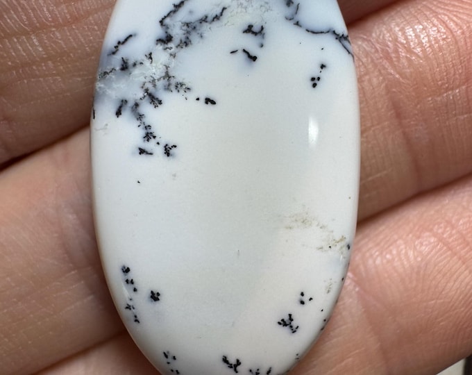 23.30 Carat Dendritic Agate. Oval Shaped Cabochon 100% Natural Loose Gemstone. 33 x 18.30 x 5.3 mm. Jewelry Making & Gift