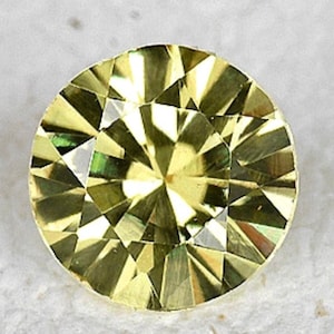 Zafiro amarillo natural redondo VVS de 0,26 quilates, 4,000 x 3,970 x 2,340 mm. Piedra preciosa suelta para joyería y joyería artesanal. Extraída de la tierra.
