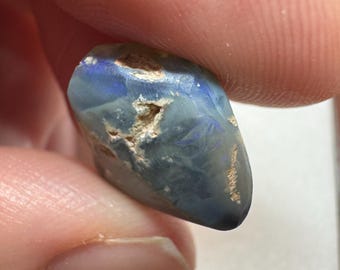 8.20 Carats Blue Seam Opal. Genuine Mined. Rough Polished Gemstone. Untreated. 15 x 18 x 5mm. Natural Gemstones for Jewellery.