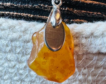 Real Chinese Jade Horn Pendant for Necklace & Gifts. 28.8 Carat Total. Beautiful Green Pendant with Silver Coloured Clasp. Created in Canada