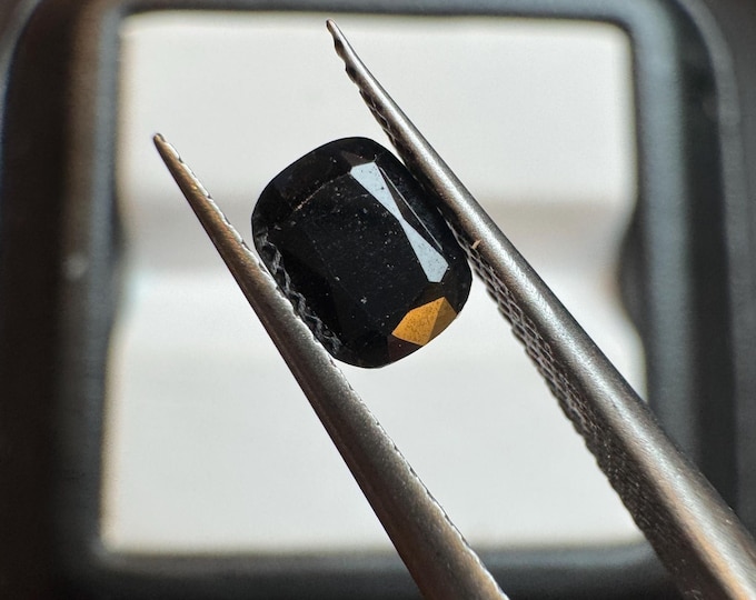 1.35 Carat Bi-Colour Blue Tourmaline. Faceted Rectangle Cut. Loose Gemstones for Jewelry. VS. Natural Untreated. 7 x 5 x 3 mm.