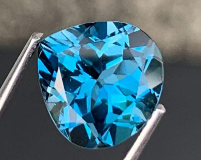 5.43 Carat London Blue Topaz. Wide Pear Cut. 11.2 x 11.1 x 6.7 mm. Loose Gemstone for Jewelry Making and Gifts. Earth Mined. Irradiated. VS.