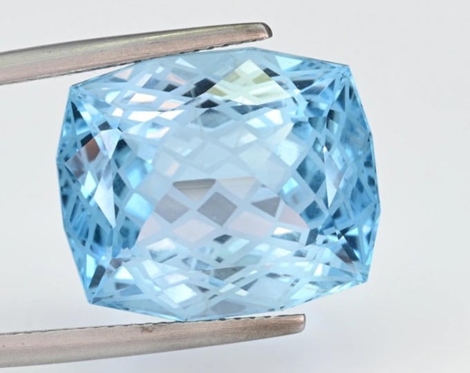 28.02 Carat Incredible Blue Topaz Fancy Cut Top Lustre 18.200 x 15.300 x 10.900 mm Gemstone for Jewelry Making and Gifts. Earth Mined.