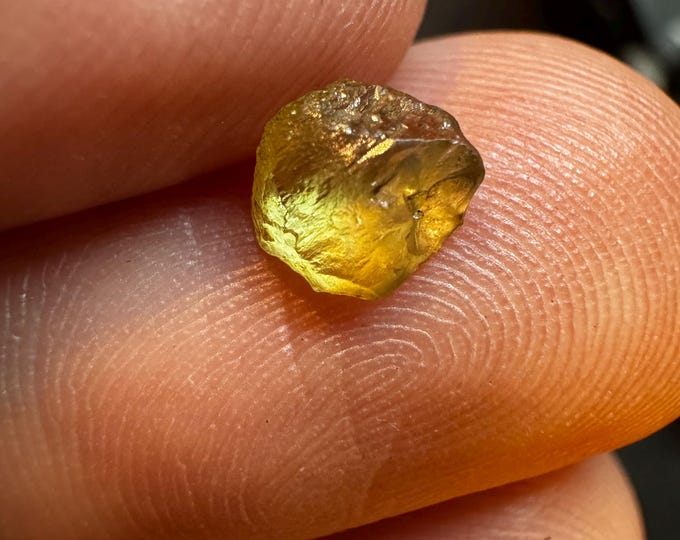 0.90 Carat Raw Sapphire. Single Piece. Loose Gemstone. Faceted Quality. Untreated. Jewelry Supplies. Lapidary Stone. Birthstone Gift