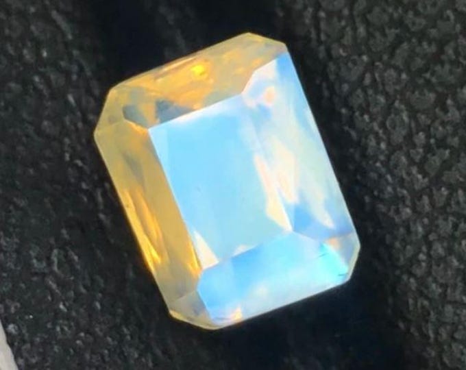1.60 Carat Natural Moonstone. Rainbow Colour Play. 7 x 5.7 x 5.3mm. Faceted Loose Gemstone for Jewelry Making and Gifts. Earth Mined.