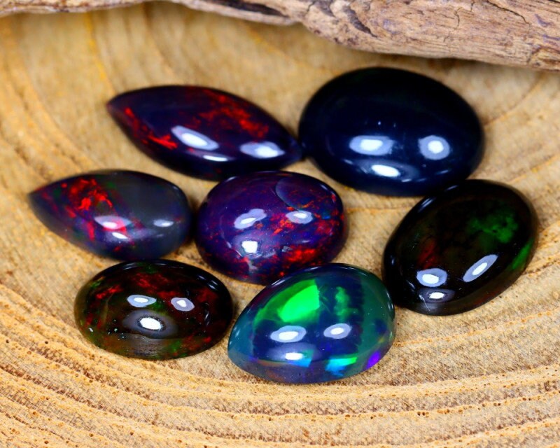 Opale Noire Welo D'Ethiopie 1,25 Carats - Forme Poire, Couleur Opalescente Noire