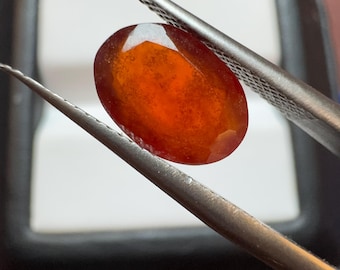 2.55 Carat Genuine Hessonite Garnet. Rust Red Loose Gemstone for Making Jewellery. Faceted Oval Cut. Unheated. 9.5 x 6.7 x 4.1mm.