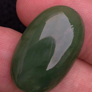 21.15 Karat B.C Kanadische Jade Edelstein für Halskette & Geschenke. Cabochon mit wunderschönem Grünen Anhänger Stein. Hergestellt in B.C.Canada Fraser Tal.