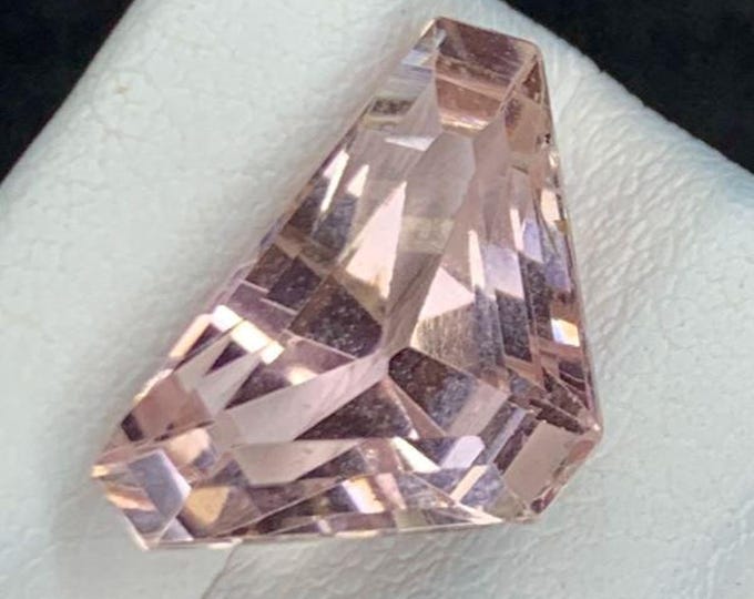 5.15 Carat Natural Kunzite Loose Gemstones for Jewelry. VS. Light Pink. Faceted Triangle Cut. Genuine Mined 14 x 9 x 6mm. Jewellery Supplies