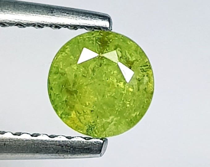 Discounted: 0.80 ct Natural "Horsetail" Demantoid Garnet Faceted Round Cut. Loose Gemstones  Untreated. 5.2 x 5.2 x 3.5mm. Chipped Reverse