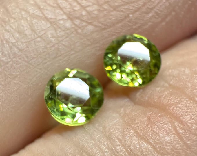 0.52 Carat Natural Green Peridot. Loose-Faceted Gemstone for Jewelry Making. Included Grade. 5mm Carats Round Calibrated. Single Piece.