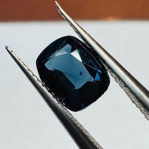 1.01 Carat Spinel Midnight Blue. 100% Natural. 6.8 x 5.4 x 2.9 mm. Loose Gemstone for Jewelry Making and Gifts. Earth Mined. SI. Untreated.