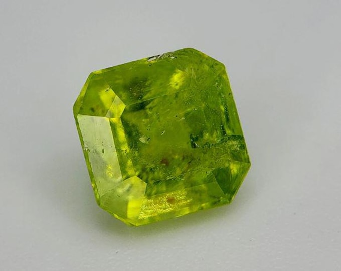 1.55 Genuine Mined Peridot Faceted Loose Gemstone for Making Jewellery. Square Cut. 6 x 6 x 4 mm. Birthstone. Untreated. I Grade