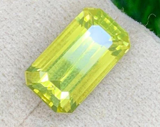 7.15 Carats Lemon Quartz Gemstone. Faceted Emerald Cut. Loose Gemstone for Making Rings. VS. 14 x 8 x 7 mm. Genuine Mined. Natural.