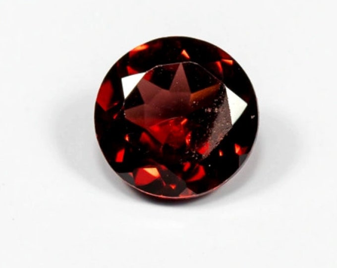 0.93 ct Natural Almandine Garnet. Faceted Round Cut Loose Gemstone for Jewlery. Bold Red.  6 x 6 x 3.3 mm. Earth Mined. Untreated.