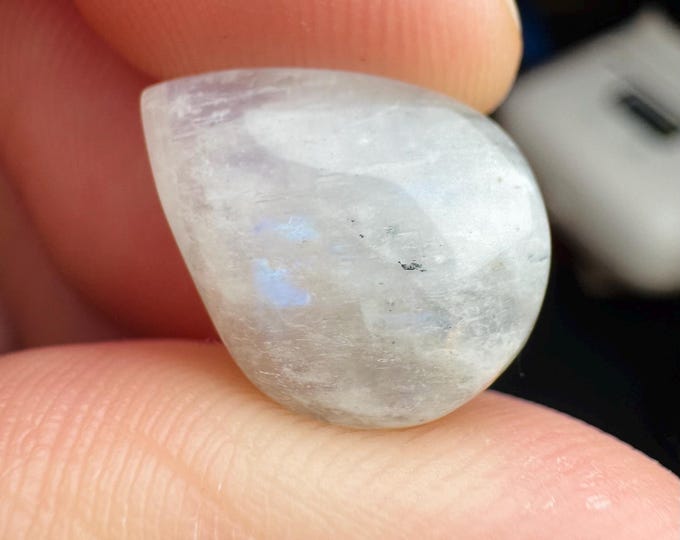 15.15 Carat Natural Royal Blue Moonstone. Natural Gemstone Cabochon. Medium "Flash". Fancy Polished. 22.3 x 14.5 x 6 mm. Jewelry Supplies.
