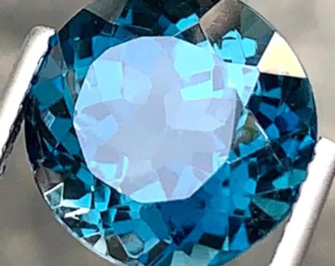 8.26 Carat London Blue Topaz. Round Cut. 11.5 x 11.5 x 8.5 mm. Loose Gemstone for Jewelry Making and Gifts. Earth Mined. Irradiated. VS.