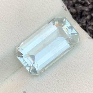 3.02 Carat Natural Light Blue Aquamarine. Faceted Emerald Cut Loose Gemstone. Birthstone Gifts. 11 x 6 x 5 mm. Genuine Mined. VS. Untreated.