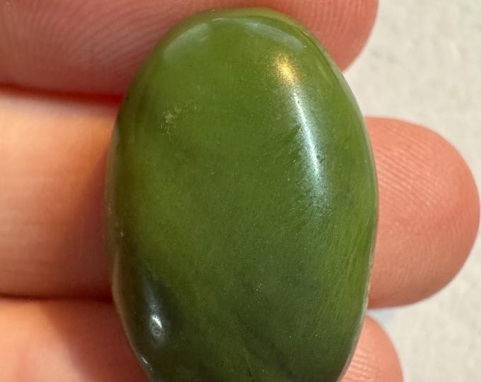 23.95 Carats Natural Canadian Jade. Oval Cabochon for Rings and Jewellery Supplies. British Columbia Jade. 25 x 16 x 7.3 mm. Genuine Mined.